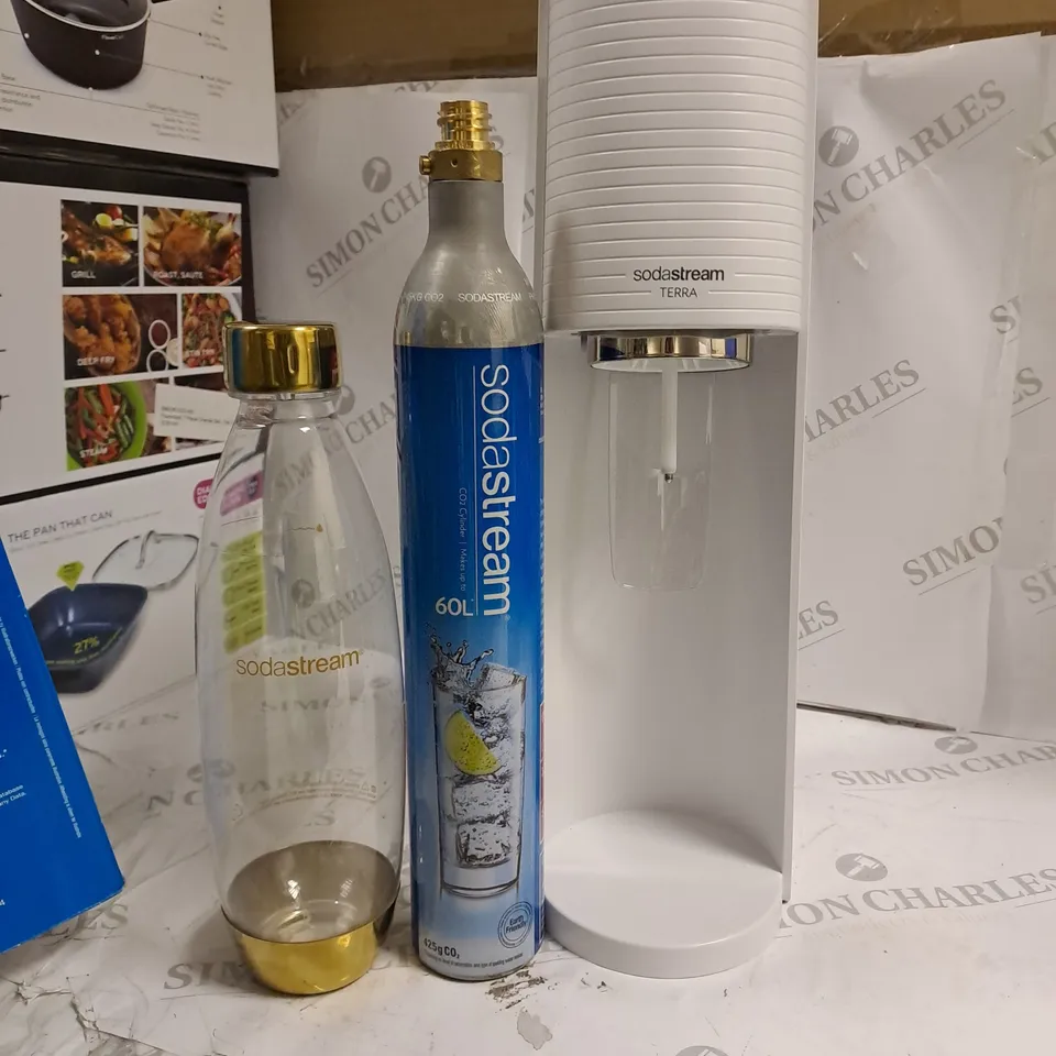BOXED SODASTREAM SPIRIT ONE TOUCH SPARKLING WATER MAKER