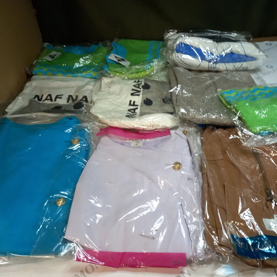 LOT OF APPROX 10 ASSORTED CLOTHING ITEMS IN VARIOUS SIZES