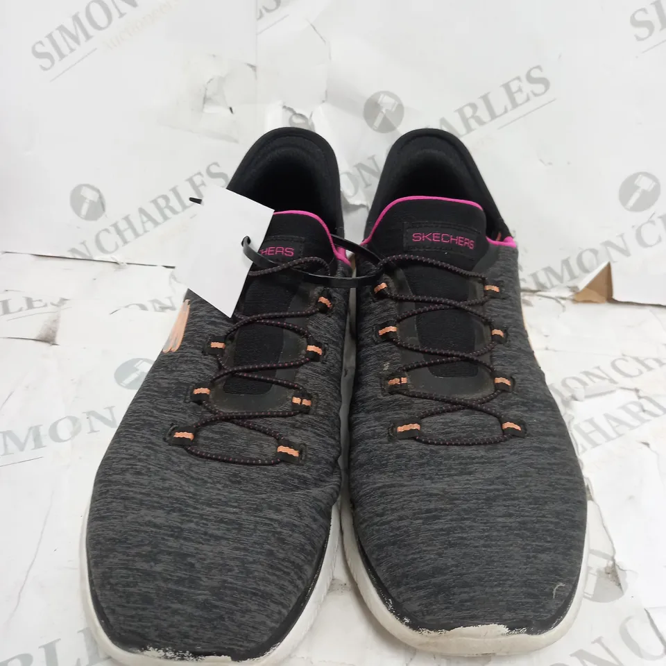 SKETCHERS SLIP-INS TRAINERS - SIZE 5.5