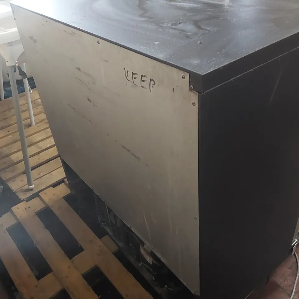 GAMKO MXC20250GG310 COMMERCIAL BOTTLE DISPLAY COOLER