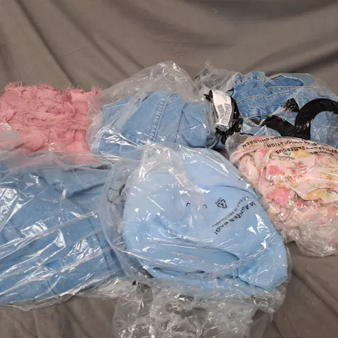 APPROXIMATELY 20 ASSORTED CLOTHING ITEMS IN VARIOUS STYLES AND SIZES 
