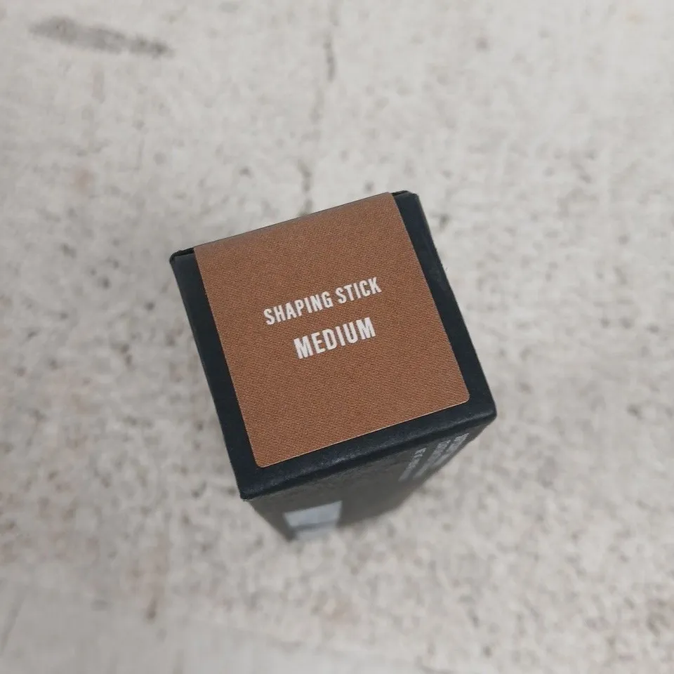 MAKEUP BY MARIO SHAPING STICK – MEDIUM CONTOUR (BOXED)