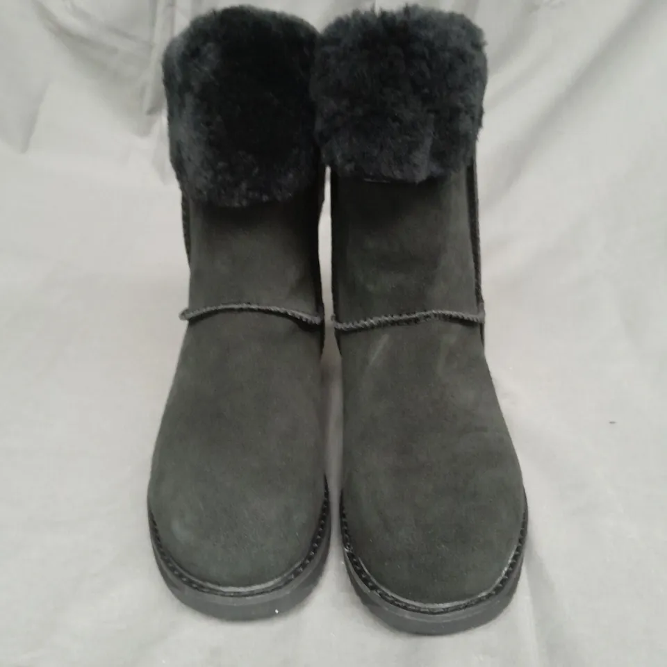 EMU AUSTRALIA LADIES BLACK SUEDE WATERPROOF BOOTS WITH FUR TRIM SIZE 7
