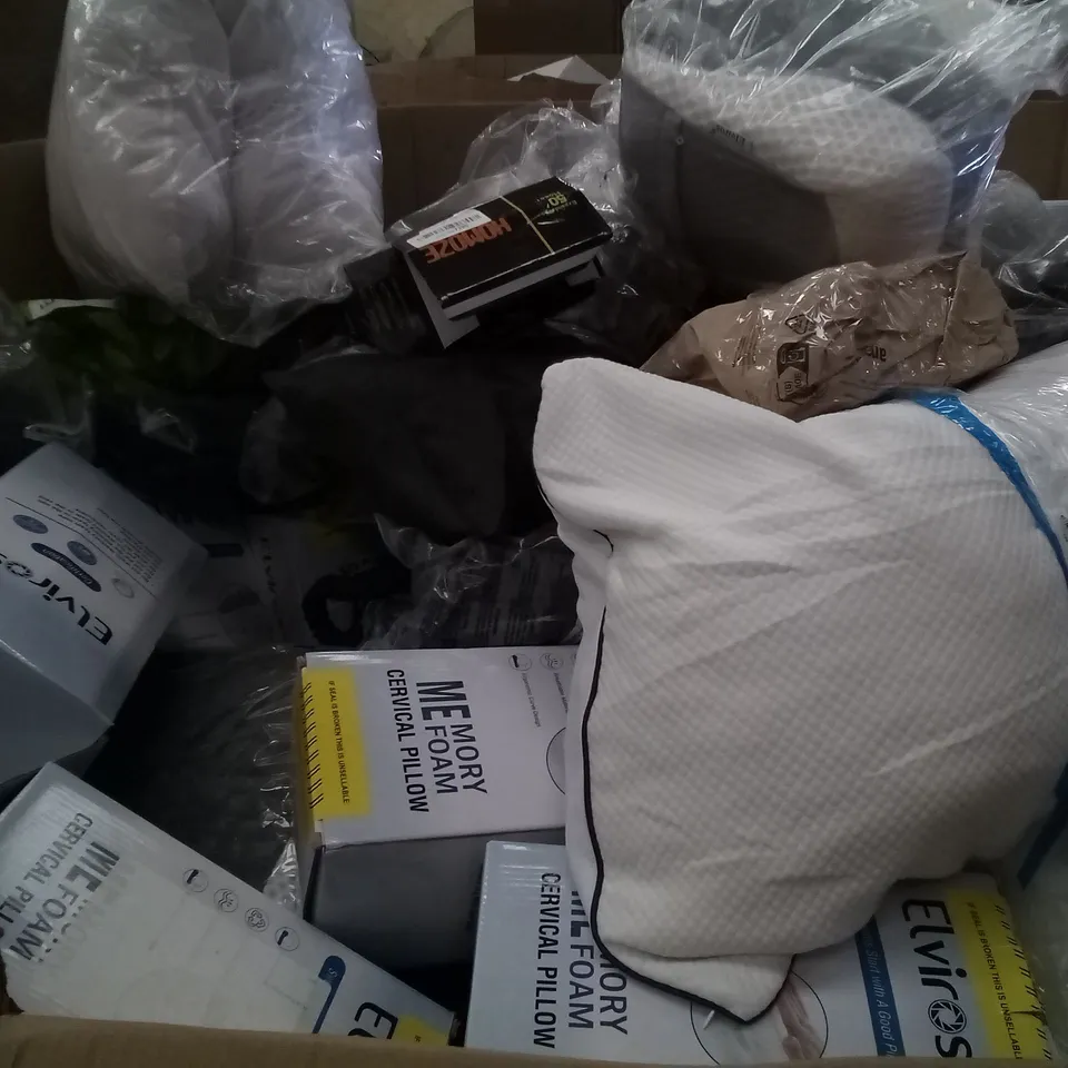 PALLET OF ASSORTED ITEMS INCLUDING HOMOZE 50FT HOSE, ELVIROS MEMORY FOAM CERVICAL PILLOW ,2PG TODDLER PILLOW, ANTI-AGING PILLOW, GARDEN HOSE