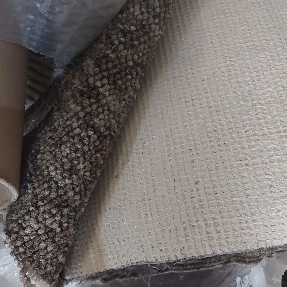 ROLL OF QUALITY DURHAM TWIST STRIPE PASO DOBLE CARPET - APPROXIMATELY 9.1 x 4m