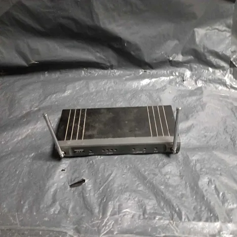 TRANTEC UHF RADIO MICROPHONE SYSTEM