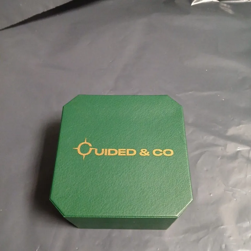 GUIDED & CO DIGITAL WRISTWATCH WITH STAINLESS STEEL BRACELET – GREEN PRESENTATION BOX