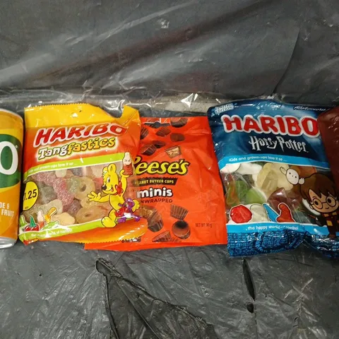 APPROXIMATELY 5 ASSORTED FOOD &DRINK ITEMS TO INCLUDE - HARIBO'S, SWEET CHILLI JAM AND J20   - COLLECTION ONLY 