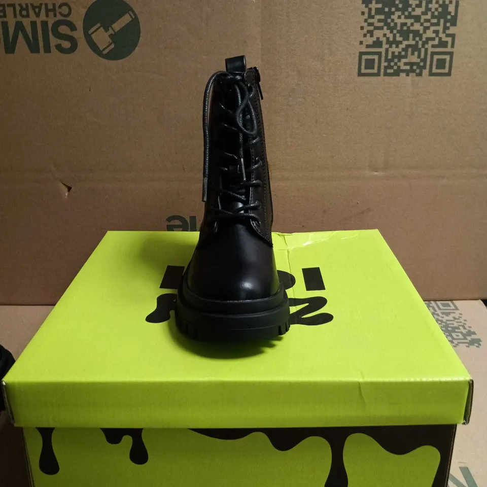 KOI KIDZ MAGIC DREAMERS LACE UP BOOTS BLACK SIZE 11