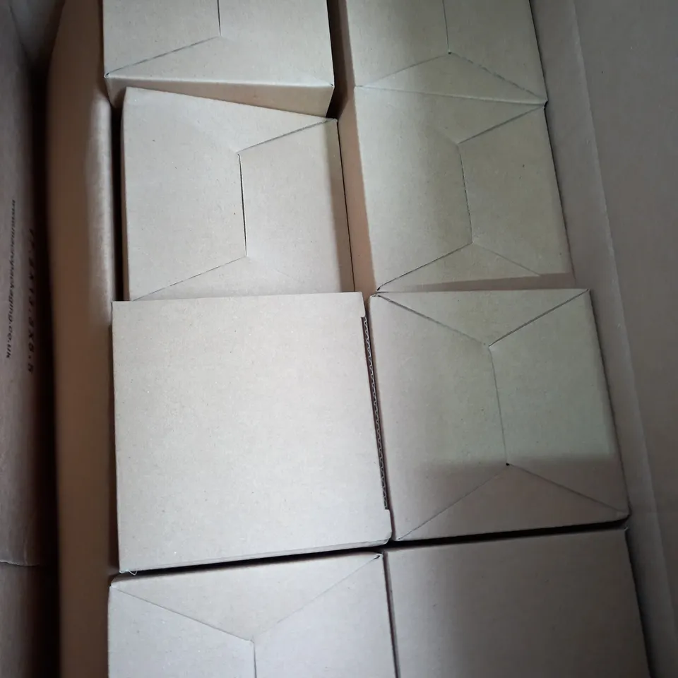 LOT OF APPROX 8 CLEAR THICK PLASTIC STRAW CUPS 