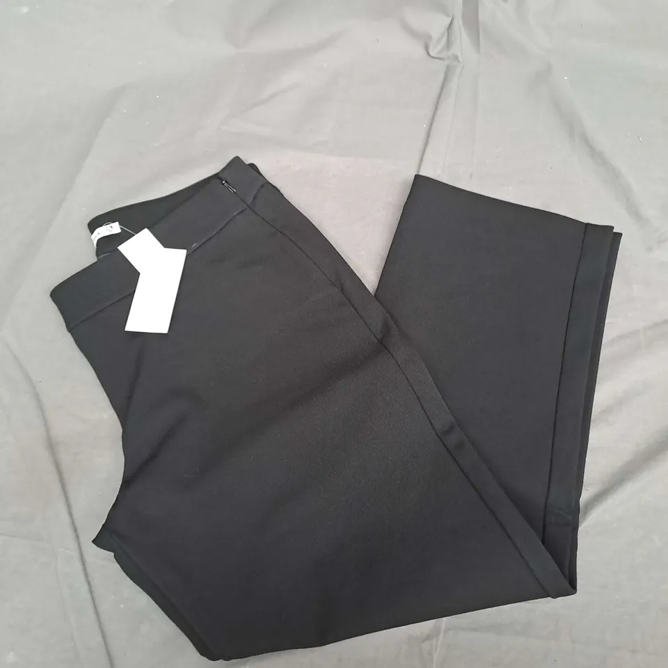 ABERCROMBIE & FITCH CROPPED TROUSERS IN BLACK SIZE 27R