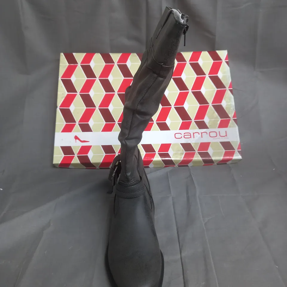 BOXED PAIR OF CARROU KNEE HIGH BLACK HEELED BOOTS SIZE 36