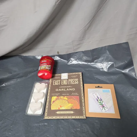 APPROXIMATELY 15 ASSORTED ITEMS TO INCLUDE CROSS STITCH BOOKMARK KIT, JEWELLERY CLEANER, EAST END PRESS GARLAND SET, VILLAGE METLS ETC