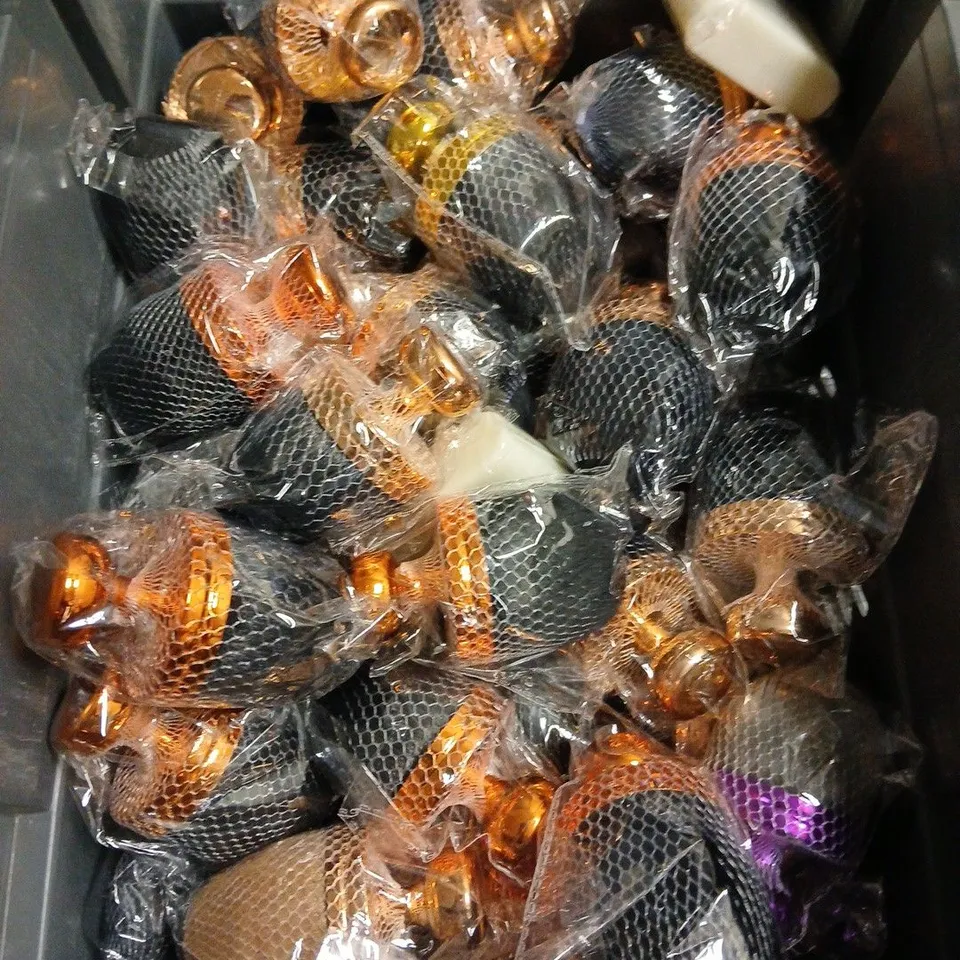 APPROXIMATELY 20 SELF-TANNING/MAKEUP BODY BRUSHES