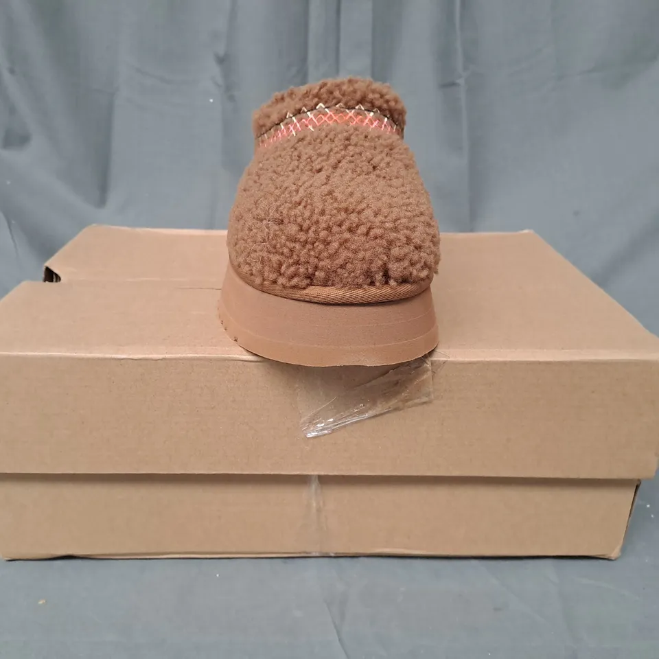 BOXED PAIR OF UGG TAZZ BRAID SHOES IN BROWN UK SIZE 7