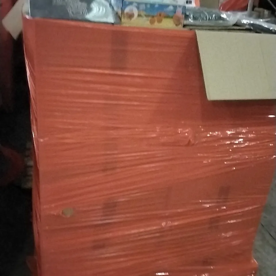 PALLET OF ASSORTED PRODUCTS TO INCLUDE; PARTY HATS, OUTDOOR JACKET CLOTHING, CHRISMAS GROCERY BAGS, DVDS, VINYL AND SPORTS WATER BOTTLES