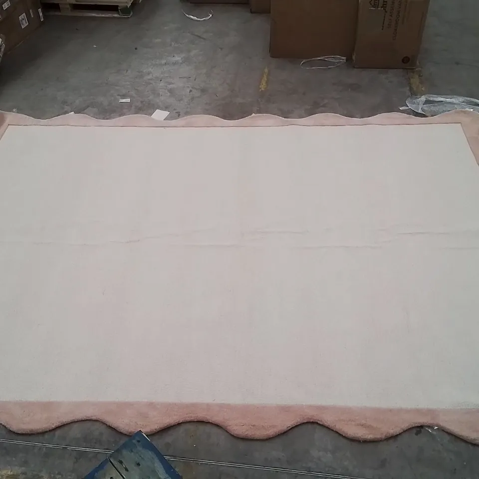 QUALITY DESIGNER AREA RUG // APPROX SIZE: 240 X 340 cm