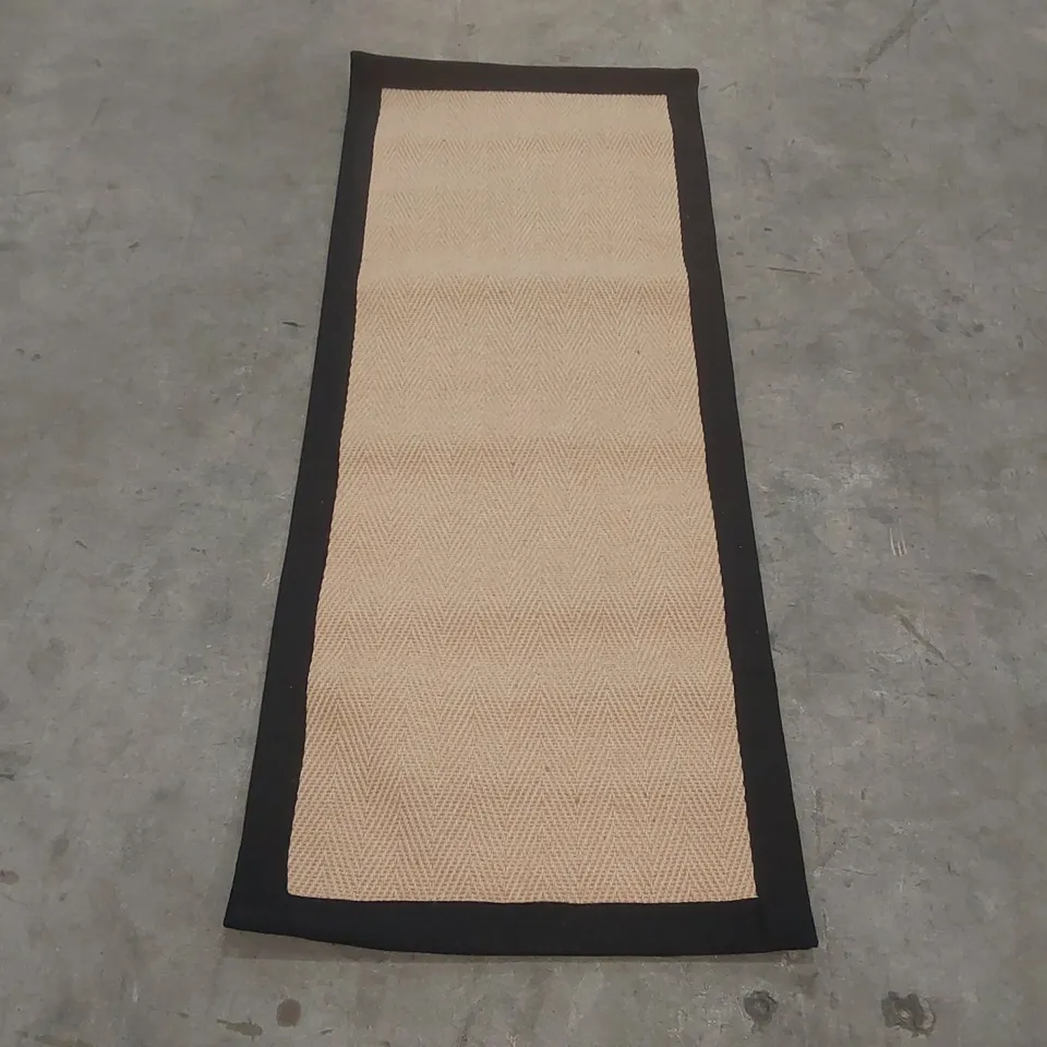 QUALITY DESIGNER AREA RUG - APPROXIMATELY 150 x 60cm