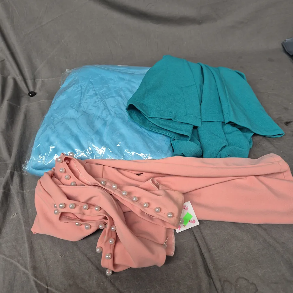 APPROXIMATELY 25 ASSORTED CLOTHING AND FASHION PRODUCTS IN VARIOUS STYLES AND SIZES - COLLECTION ONLY