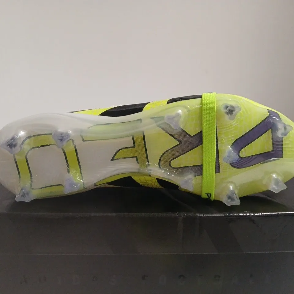 BOXED PAIR OF ADIDAS PREDATOR ELITE FG FOOTBALL BOOTS – UK 8