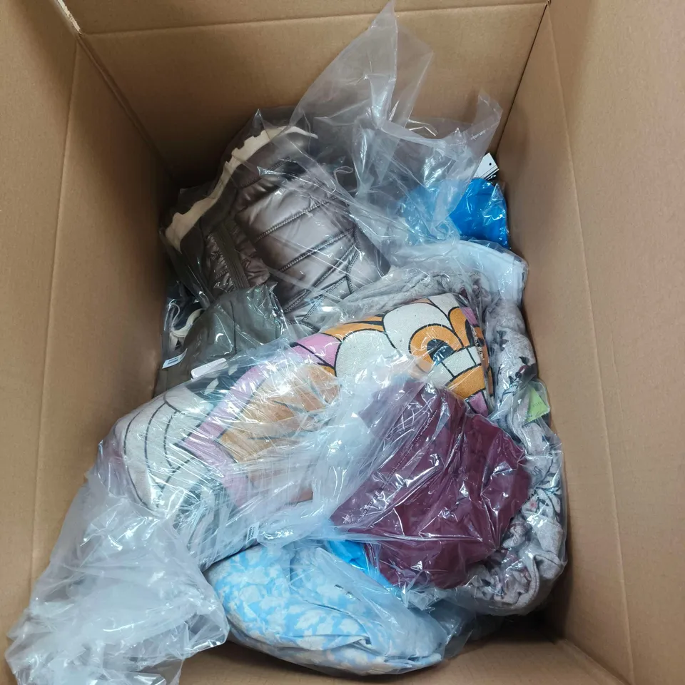 BOX OF APPROXIMATELY 20 ASSORTED ITEMS TO INCLUDE CLOTHING, BOOTS, SUNGLASSES ETC  