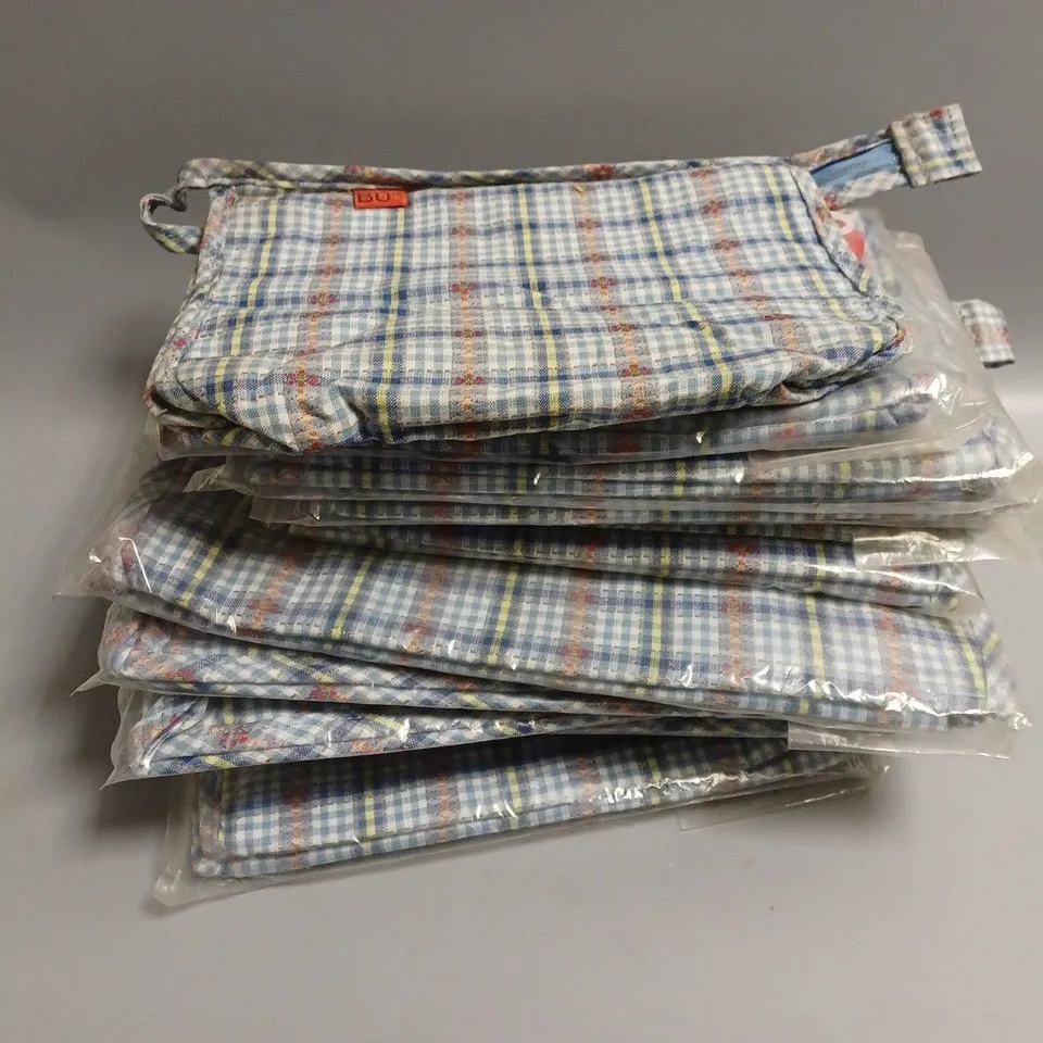 APPROXIMATELY 14 BAGS UNLIMITED DUBLIN COSMETICS BAG 