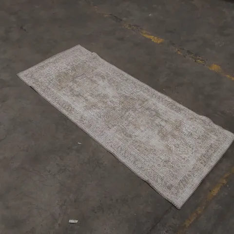 QUALITY DESIGNER RUG - APPROXIMATELY 150 x 60cm