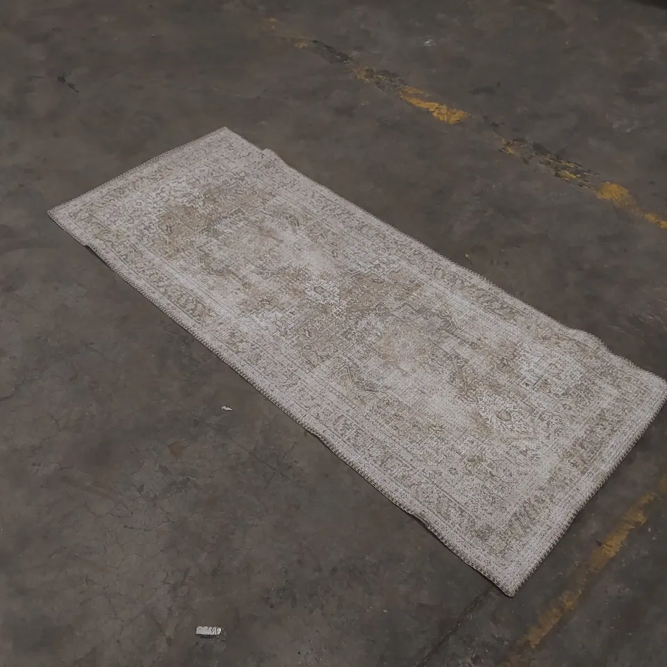 QUALITY DESIGNER RUG - APPROXIMATELY 150 x 60cm