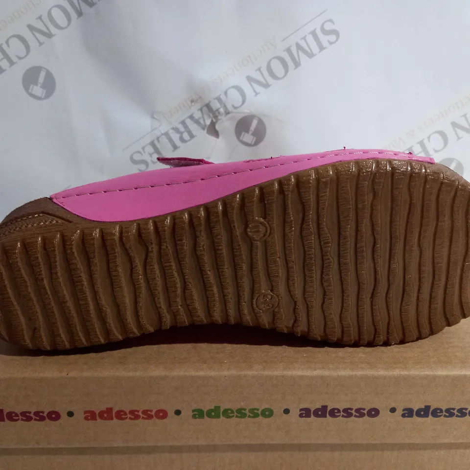 BOXED PAIR OF ADESSO FRANCES MULES IN PINK UK SIZE 6