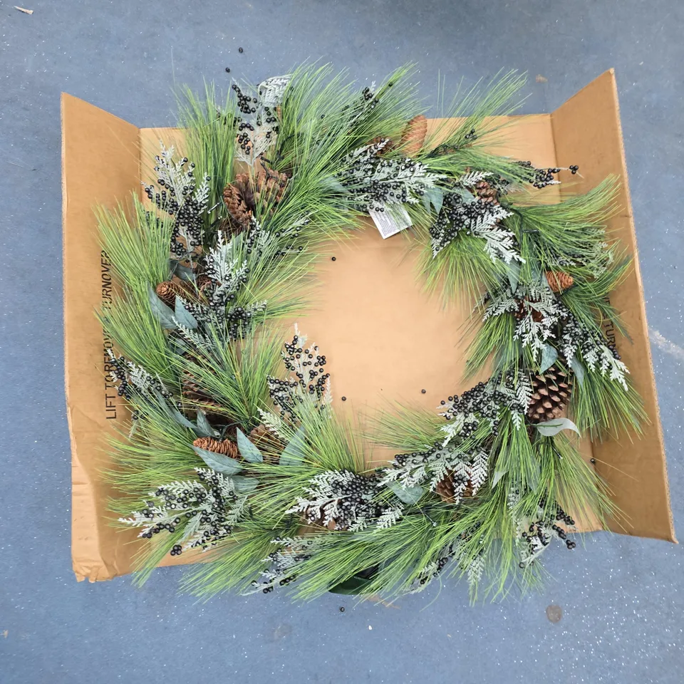 JOB LOT OF APPROXIMATELY 10 ASSORTED ITEMS TO INCLUDE: TOILET ROLL AND WREATH