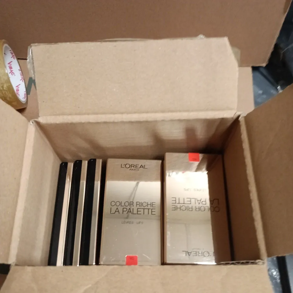BOX OF APPROXIMATELY 24 L'OREAL COLOUR RICHE LA PALETTE LIPSTICK PALETTES RED