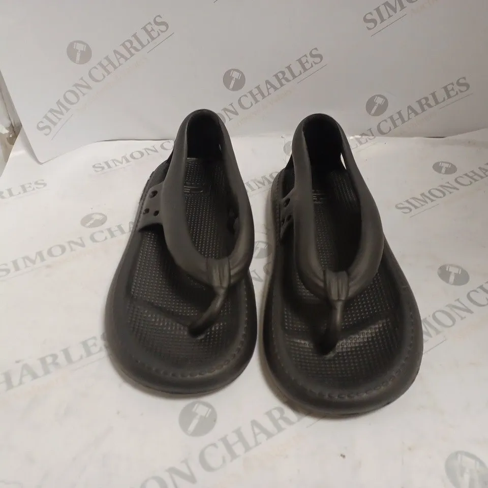 ZUOBA BLACK LOGO FOAM SLIDERS- SIZE 42-43