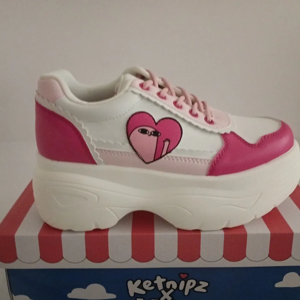 BRAND NEW BOXED KETNIPZ X KOI LOVEABLE ANTICS CHUNKY TRAINERS - PINK - SIZE 7