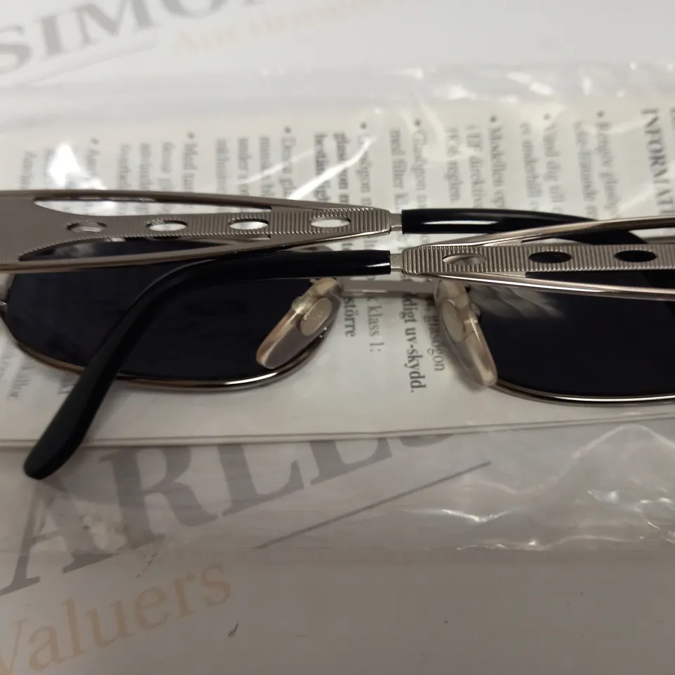 APPROXIMATELY 10 DIERRE STING SUNGLASSES