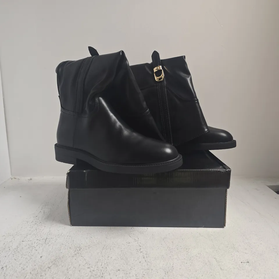 BOXED PAIR OF READY SALTED KNEE HIGH BOOTS IN BLACK SIZE 7