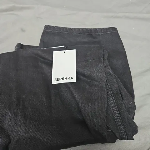 BERSHKA JEANS IN BLACK SIZE 42 