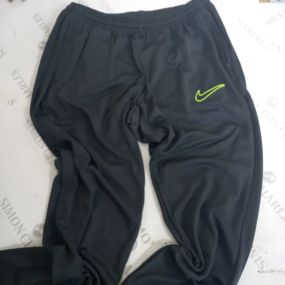 NIKE DRI FIT GREY TRACK BOTTOMS-LARGE