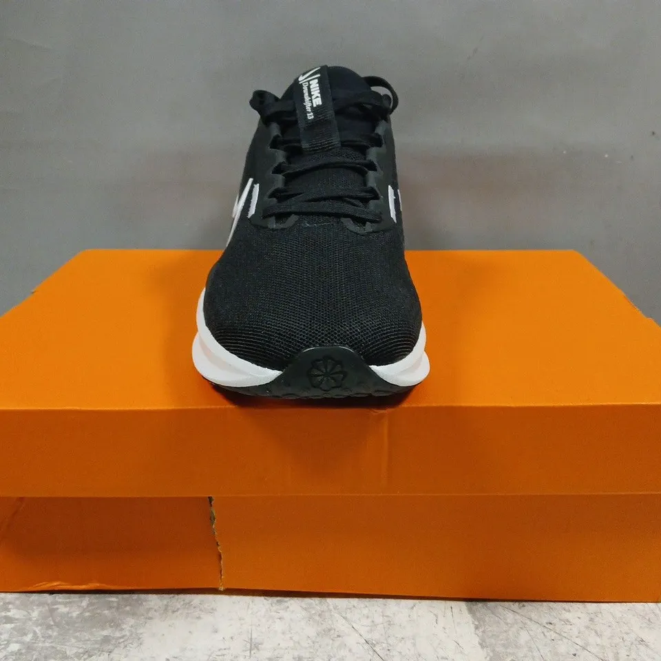 BOXED PAIR OF NIKE WOMEN'S DOWNSHIFTER 13 RUNNING SHOES IN BLACK/WHITE SIZE UK 6