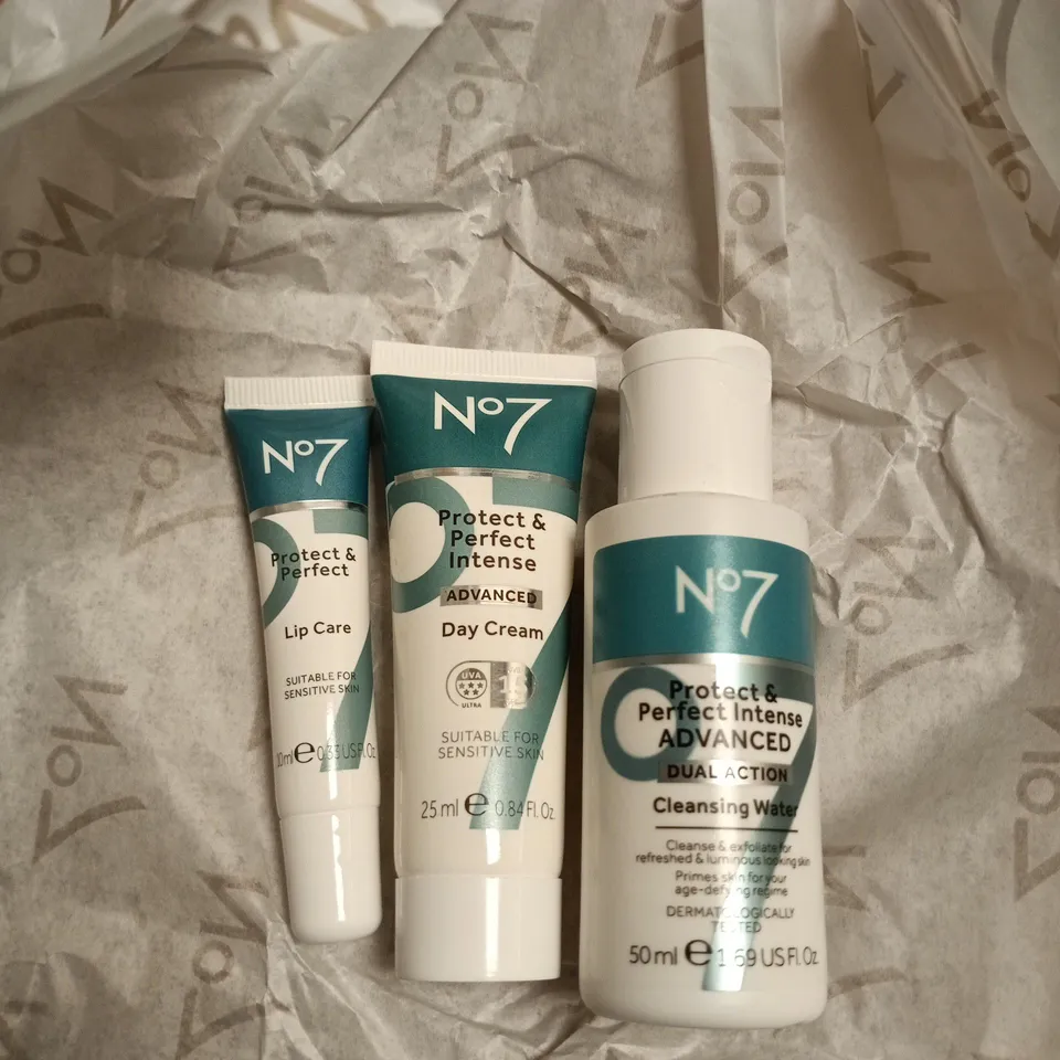 NO7 PROTECT & PERFECT INTENSE ADVANCED SKINCARE TRIO