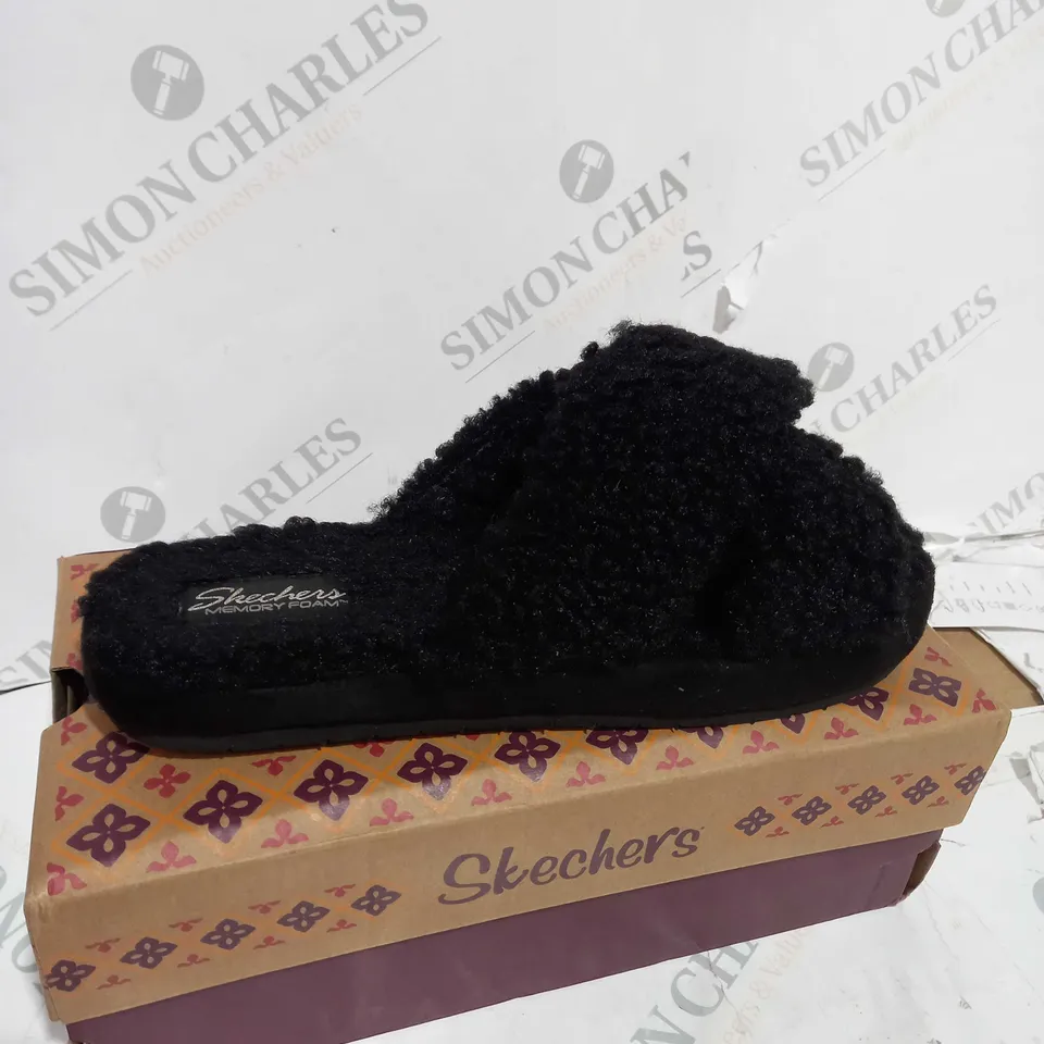 SKECHERS COZY SLIPPERS BLACK - UK SIZE 4