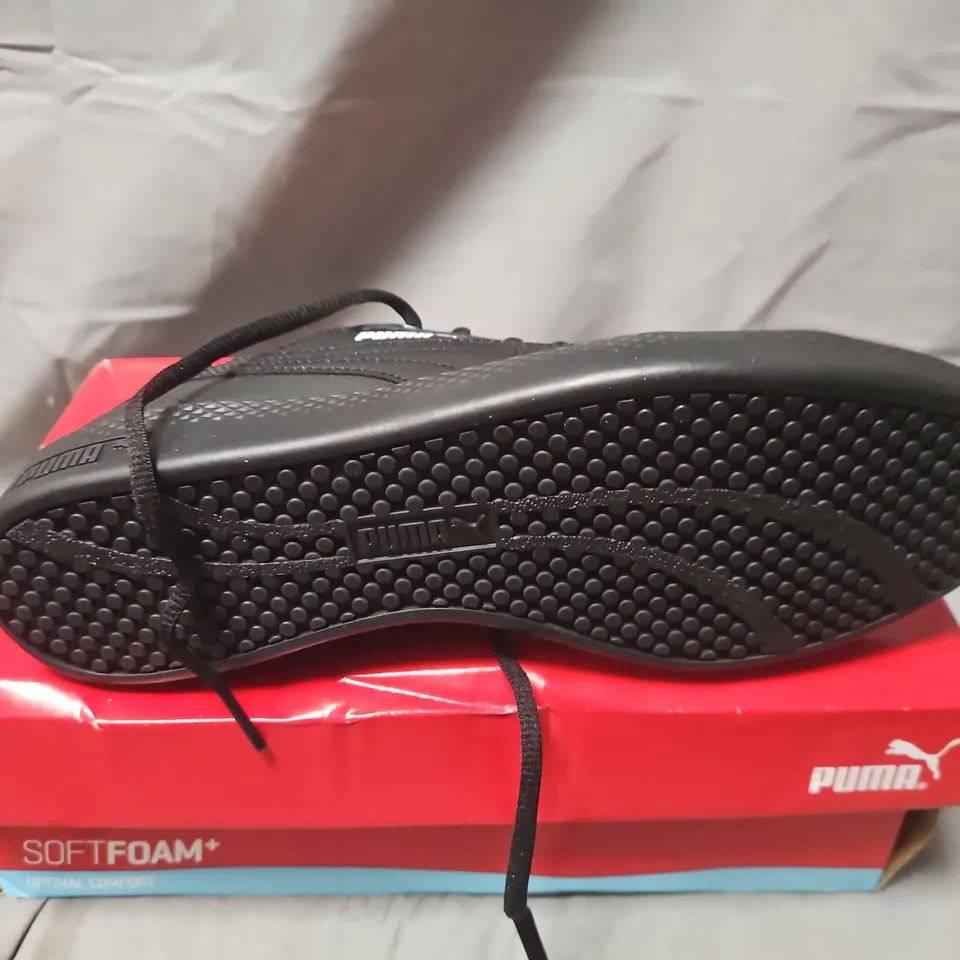 BOXED PUMA SMASH WNS V2 L – WOMEN'S BLACK TRAINERS, UK 5 (EU 38)