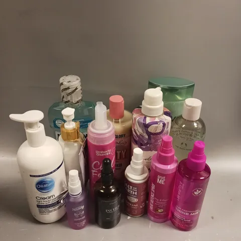 BOX OF APPROXIMATELY 15 COSMETIC ITEMS TO INCLUDE - UMBERTO GIANNINI CURL FOAM ANTI-FRIZZ STYLING MOUSSE - SOAP&GLORY BODY WASH - MERCI HANDY CLEANSING SPRAY ETC 