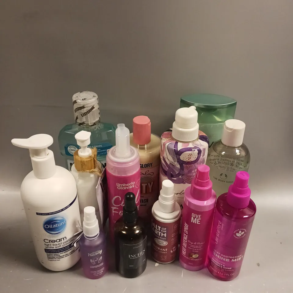 BOX OF APPROXIMATELY 15 COSMETIC ITEMS TO INCLUDE - UMBERTO GIANNINI CURL FOAM ANTI-FRIZZ STYLING MOUSSE - SOAP&GLORY BODY WASH - MERCI HANDY CLEANSING SPRAY ETC 