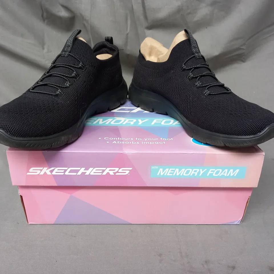 BOXED PAIR OF SKECHERS TRAINERS IN BLACK SIZE 6