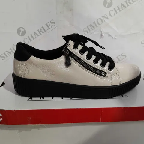 BOXED PAIR OF RIEKER TRAINERS WITH ZIP OFF WHITE SIZE 5