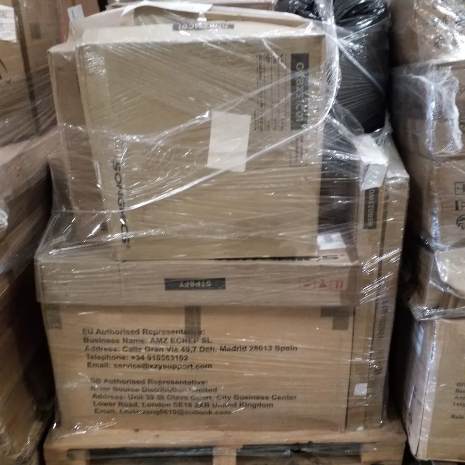 PALLET CONTAINING ASSORTED PRODUCTS INCLUDING SUN LOUNGER, TRAMPOLINE SAFTEY PAD & CLOTHES RAILS