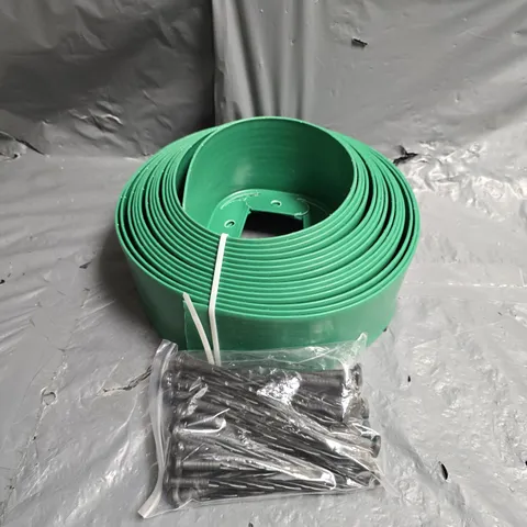 LANDSCAPING EDGING KIT IN GREEN