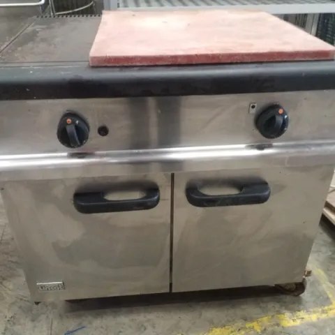 LINCAT COMMERCIAL SOLID TOP GAS OVEN