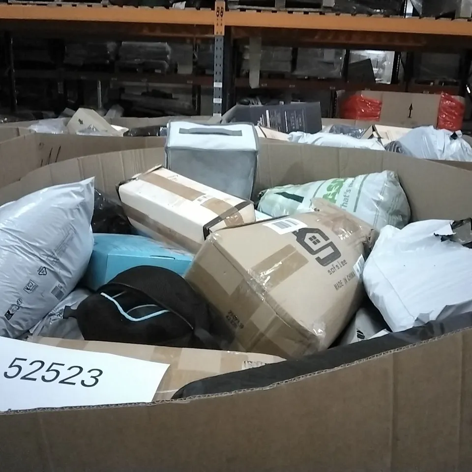 PALLET TO CONTAIN ASSORTED PILLOWS