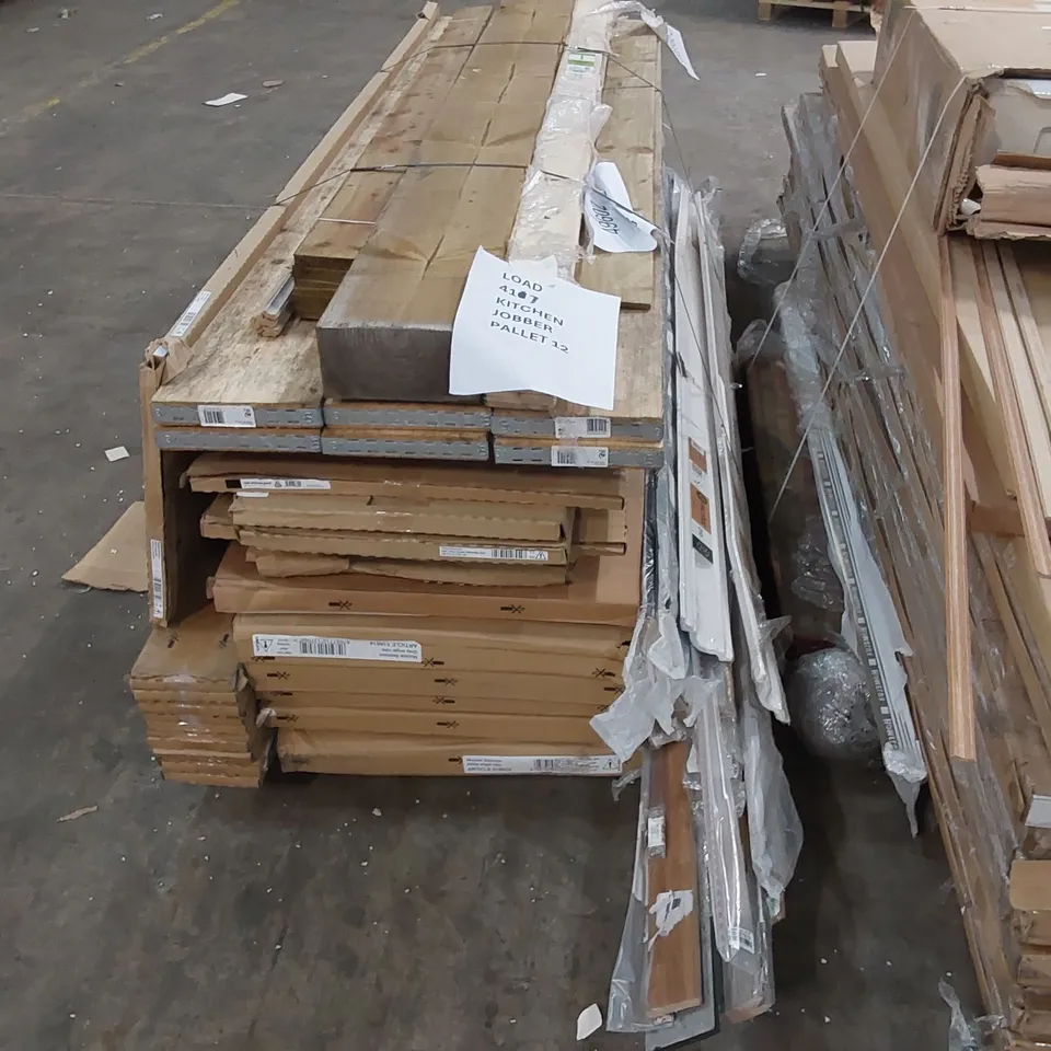 PALLET OF ASSORTED FURNITURE PARTS INCLUDING BEDROOM PANELS ECT